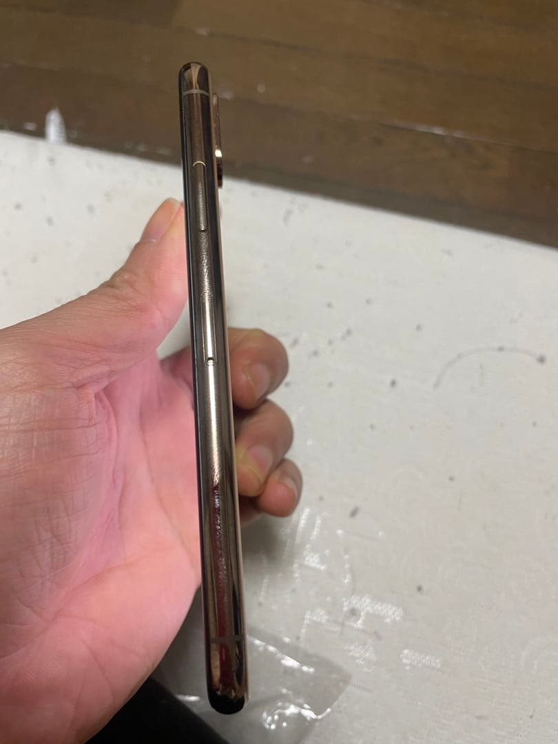 L*a様 iPhone Xs 256GB sim フリー　バッテリー100%