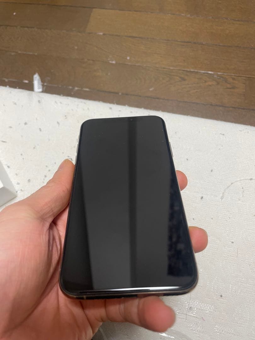 L*a様 iPhone Xs 256GB sim フリー　バッテリー100%