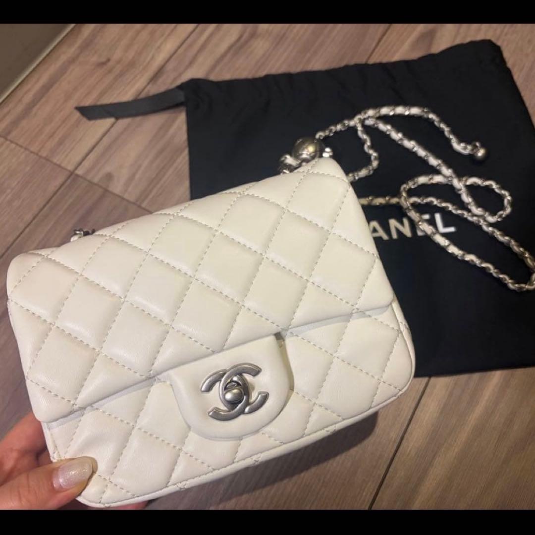 み*ん様 CHANEL ホワイト キルティング ショルダーバッグ ノベルティー