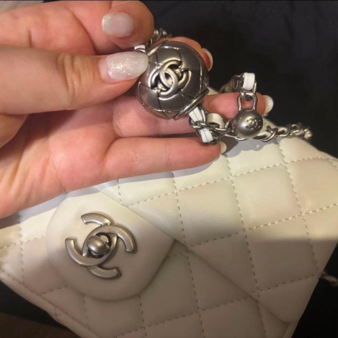 み*ん様 CHANEL ホワイト キルティング ショルダーバッグ ノベルティー