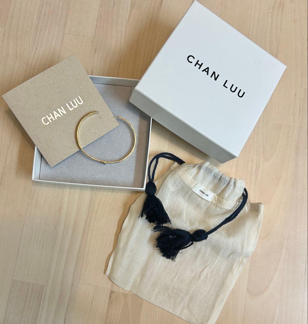 CHAN LUU ゴールド色のバングル ルビー付き