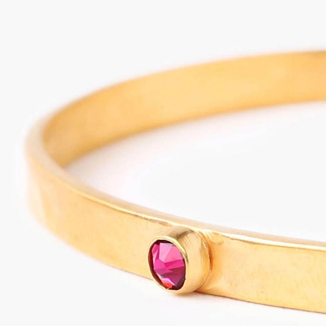 CHAN LUU ゴールド色のバングル ルビー付き
