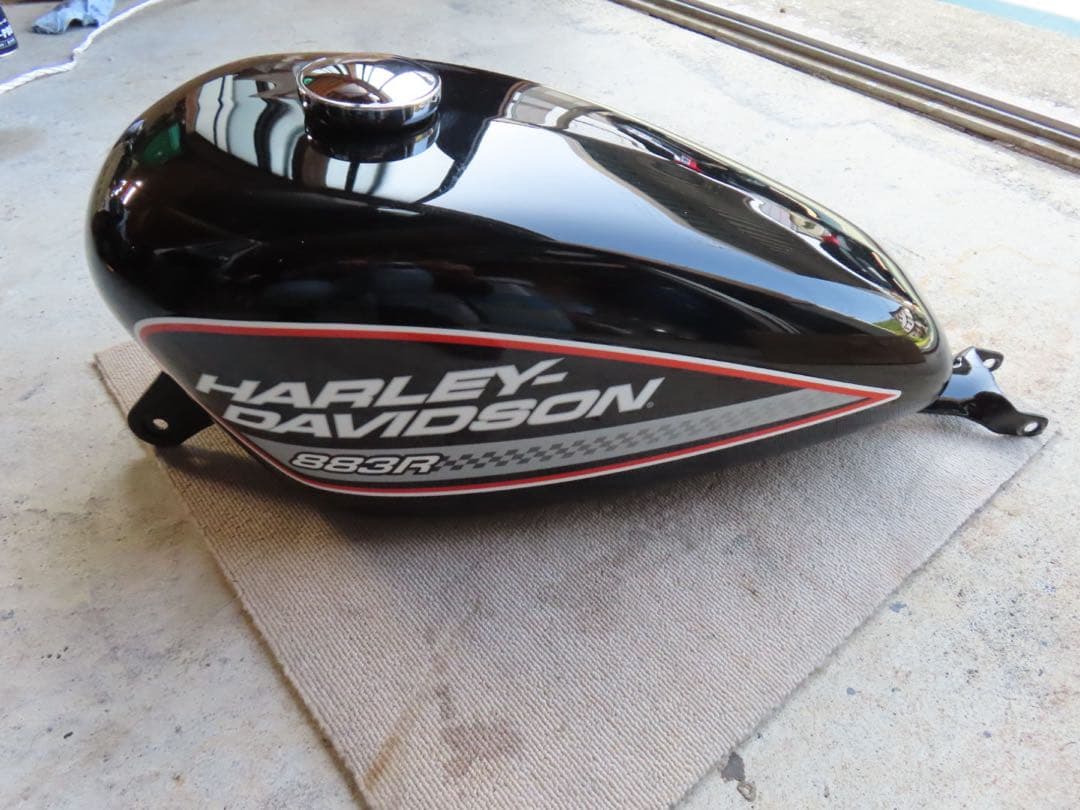 HARLEY-DAVIDSON 883R ブラックタンク