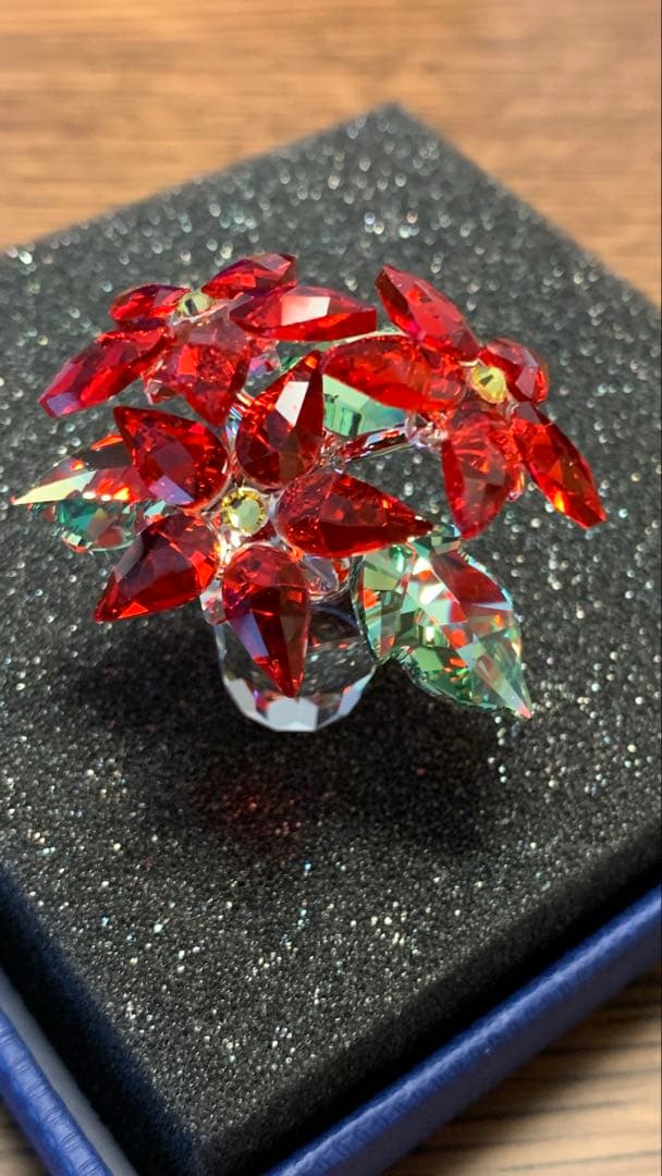 スワロフスキー（Swarovski） 花の置物 赤と緑　ポインセチア　クリスマス