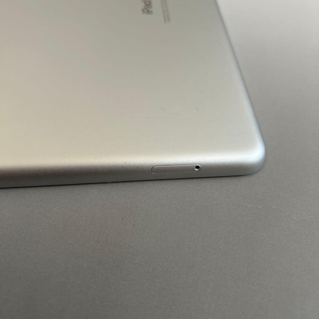 美品 第7世代Apple iPad シルバー