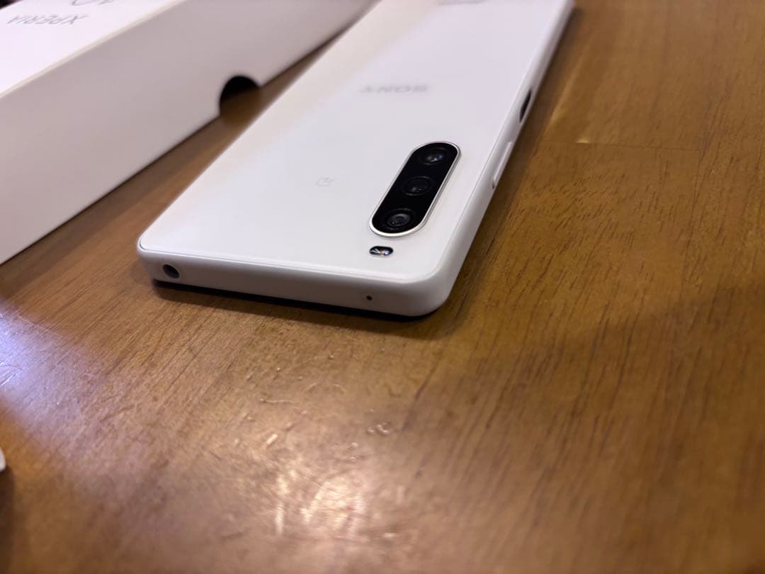xperia 10 ii SO-41A ホワイト