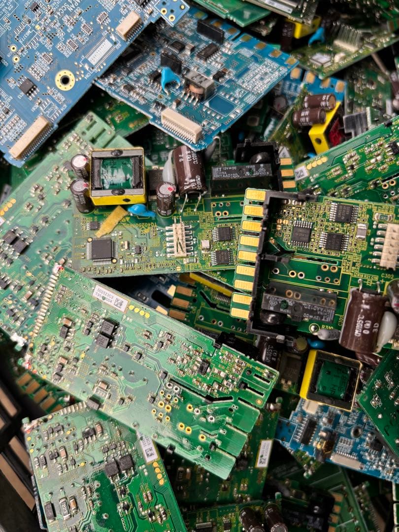 (約2.7キロ)ジャンク品。電磁基盤 。マザーボード