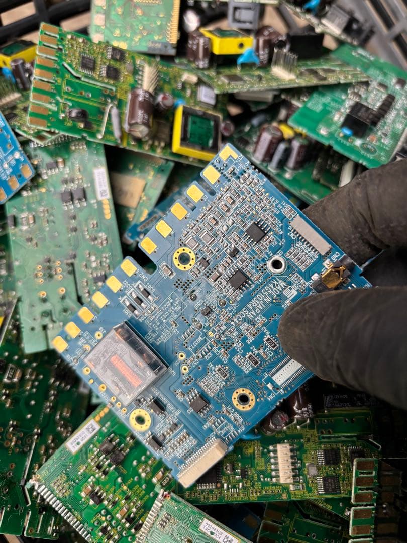 (約2.7キロ)ジャンク品。電磁基盤 。マザーボード