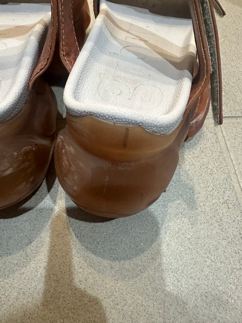 グラウンズ　サンダル