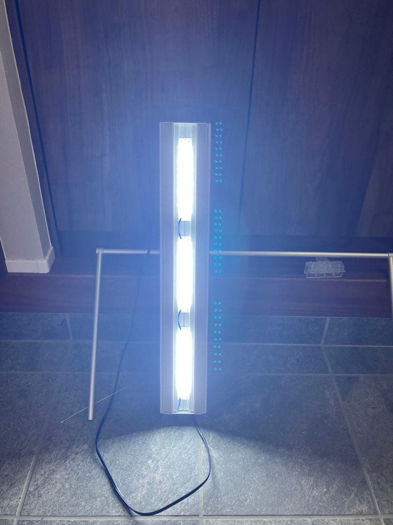 アクロ　ＴＲＩＡＮＧＬＥ　ＬＥＤ　ＶＩＶＩＤ６００吊り下げ用ライトスタンド付き