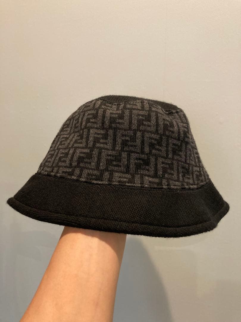 fendiバケットハット ネイビー ブラック ロゴパターン