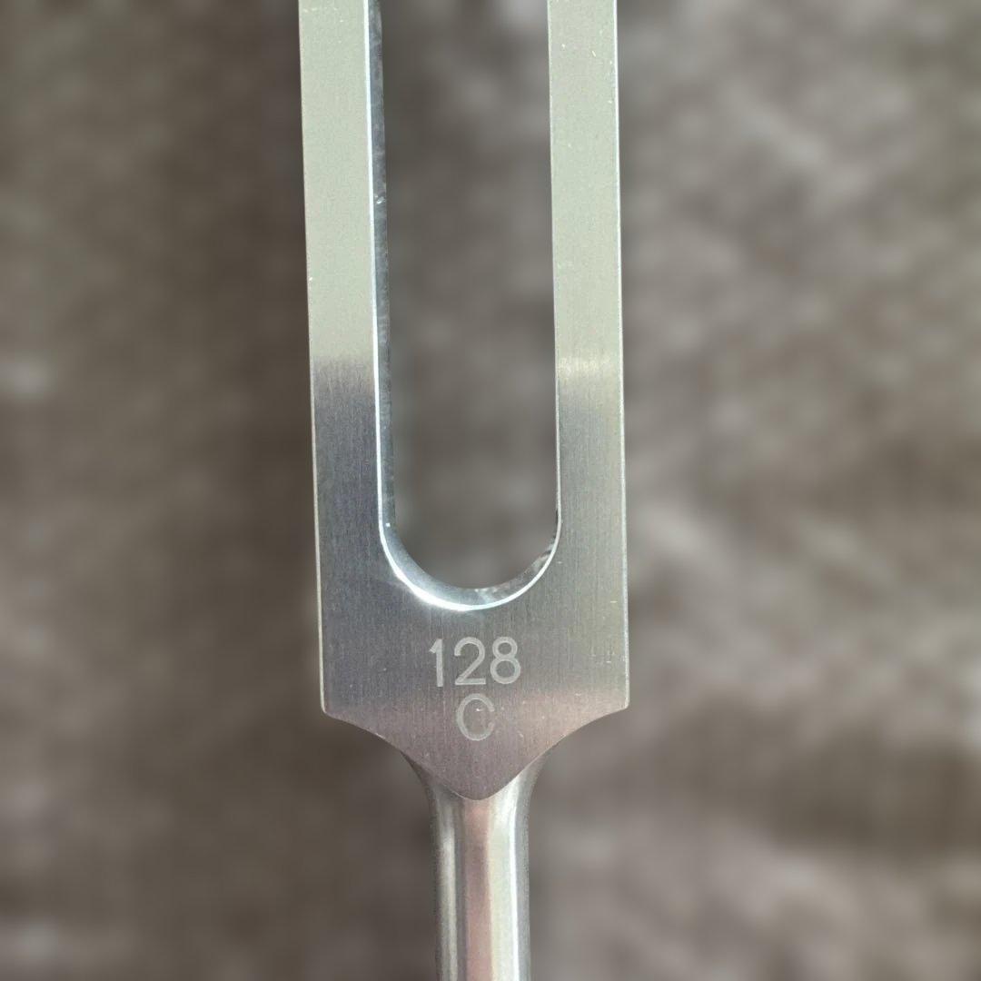 マドモアゼル愛　音叉、音叉箱、CD付き