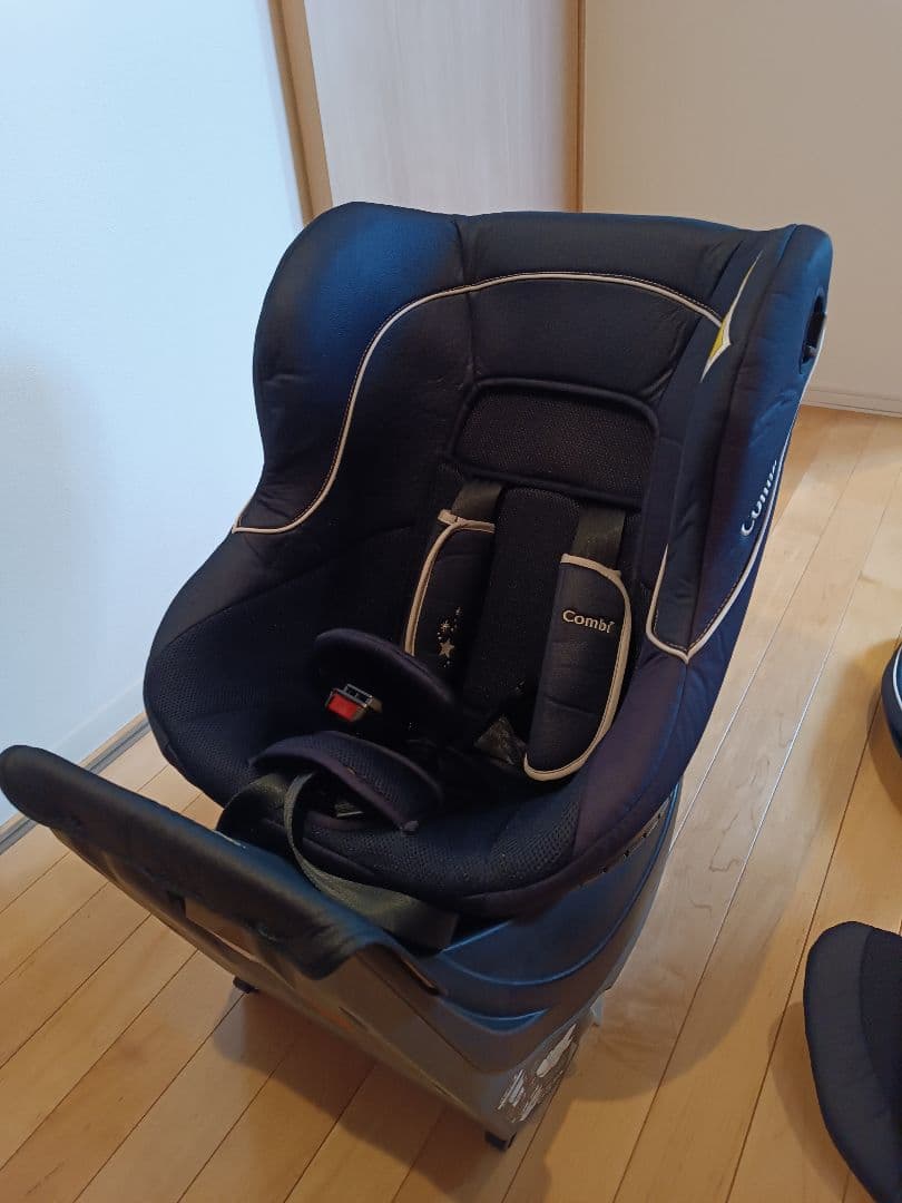 Combiチャイルドシート クルムーヴネイビーISOFIX回転式　CG-CIG