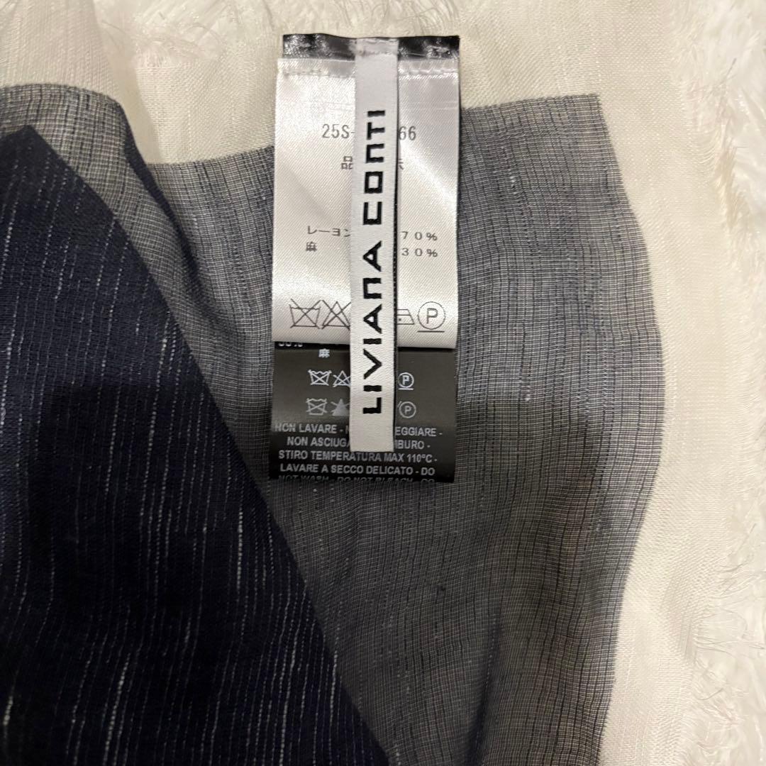 花柄デザインの7分袖黒いチュニック 同柄のスカーフ付き