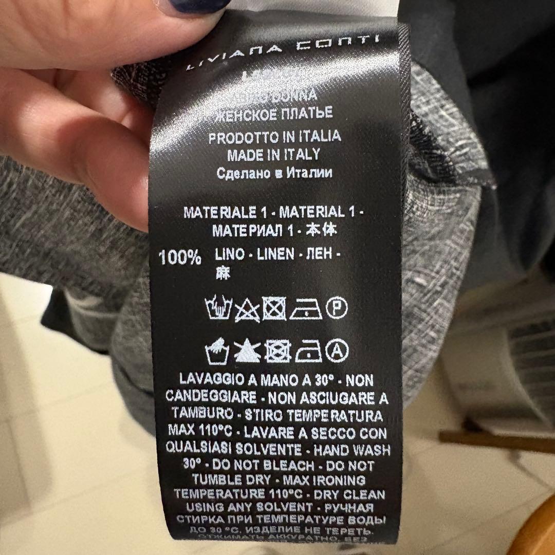 花柄デザインの7分袖黒いチュニック 同柄のスカーフ付き