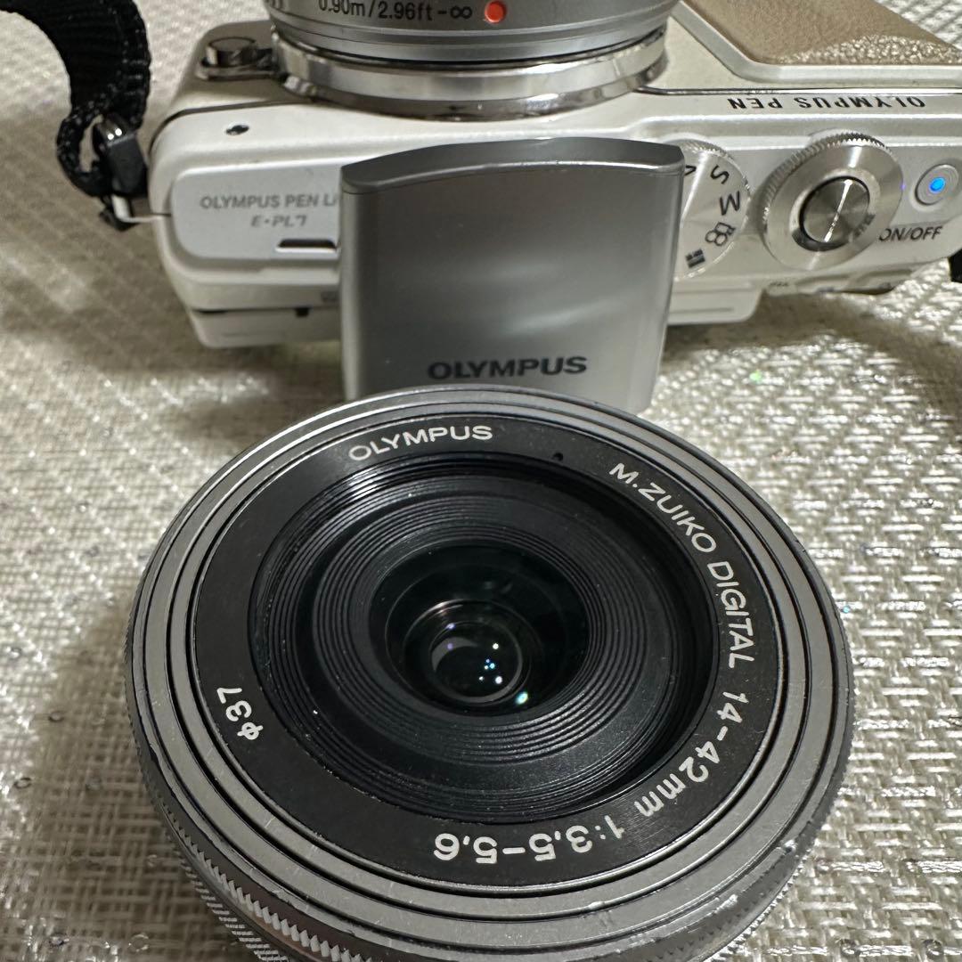Olympus PEN ミラーレスカメラ ホワイト　画像のもの　レンズ付き