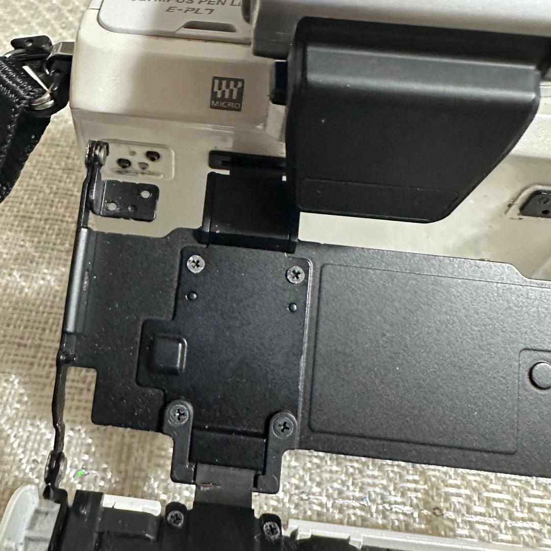 Olympus PEN ミラーレスカメラ ホワイト　画像のもの　レンズ付き