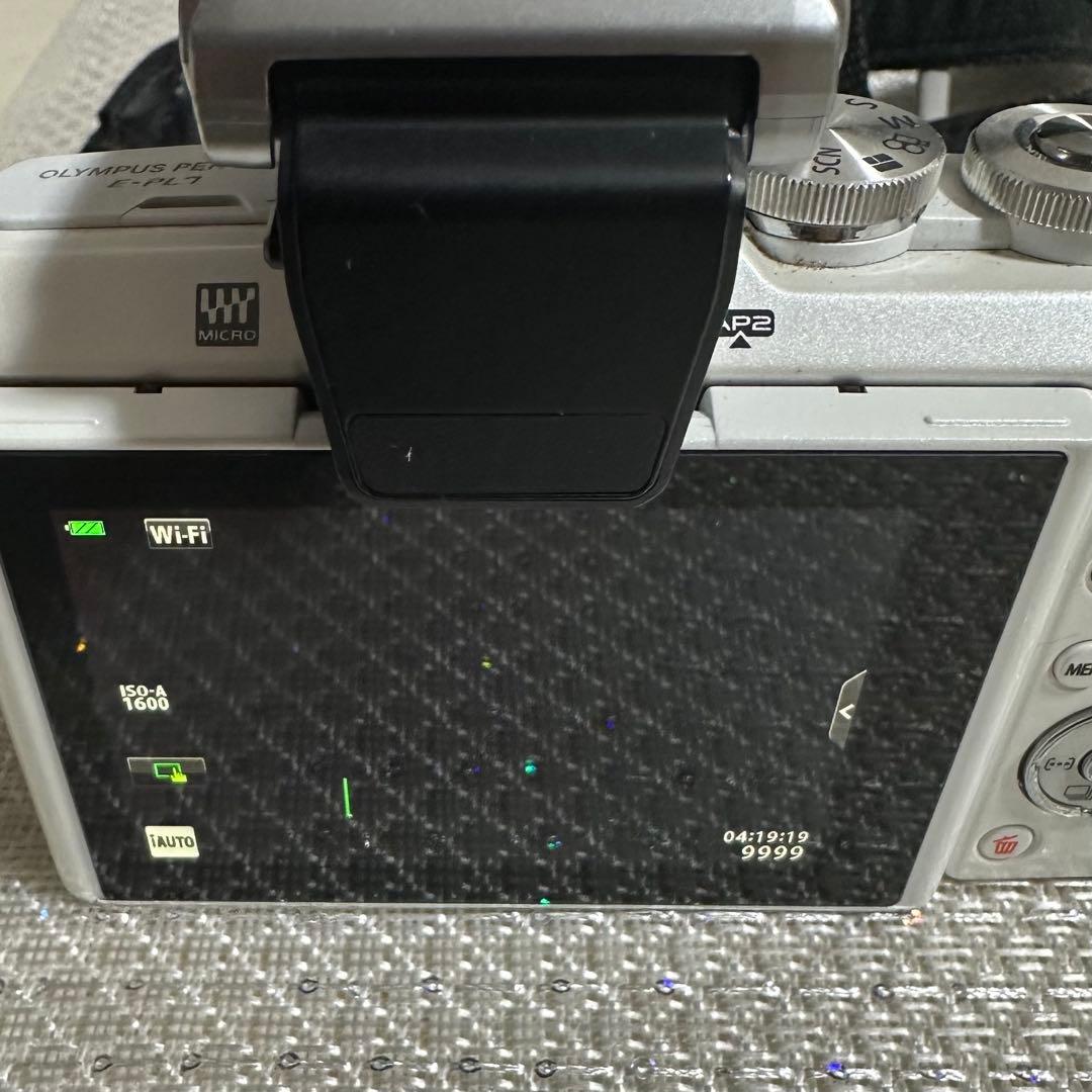 Olympus PEN ミラーレスカメラ ホワイト　画像のもの　レンズ付き