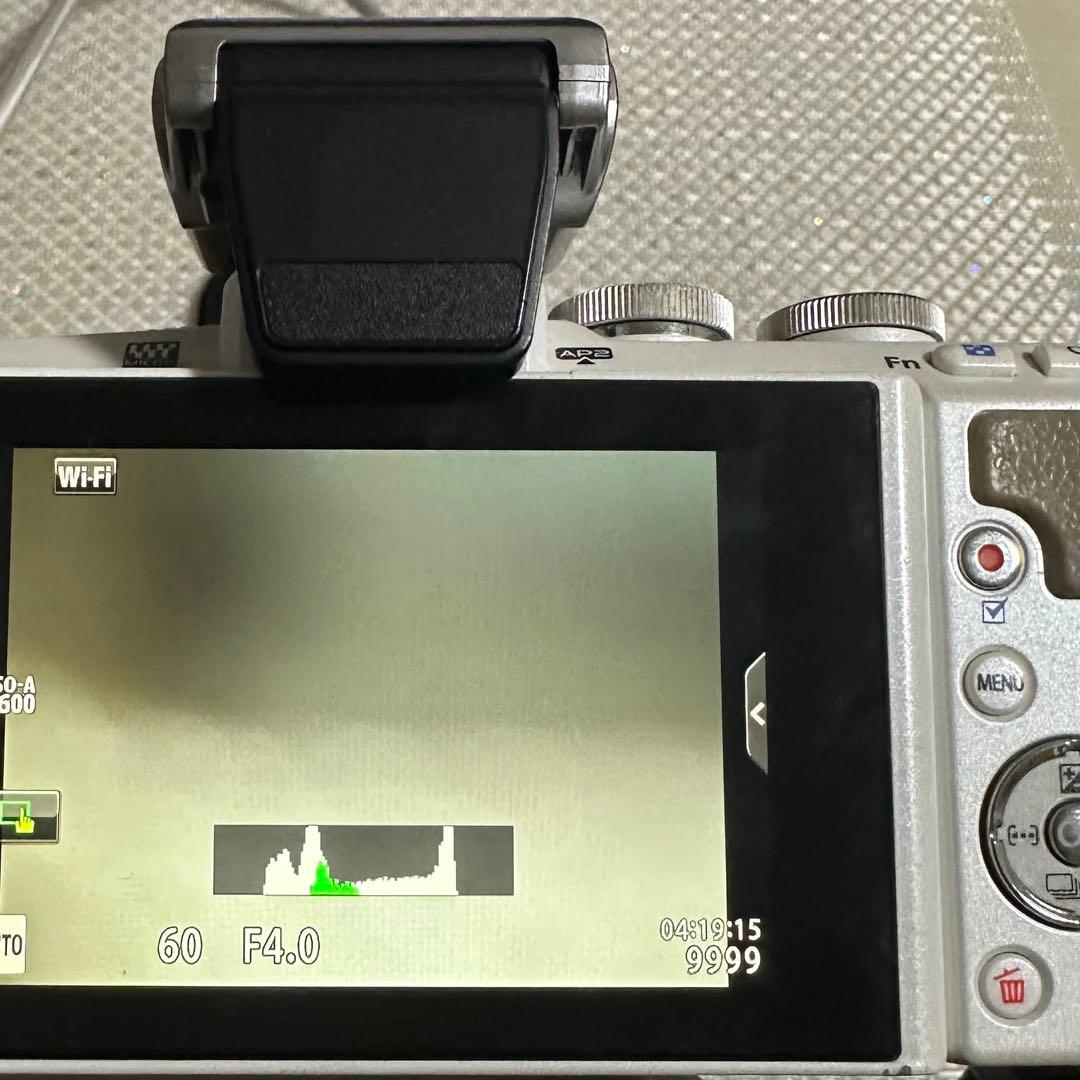 Olympus PEN ミラーレスカメラ ホワイト　画像のもの　レンズ付き