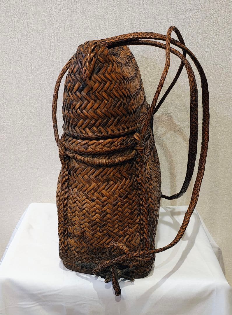 天然素材 竹籠　編み込みリュック型　背負い　かごバッグ