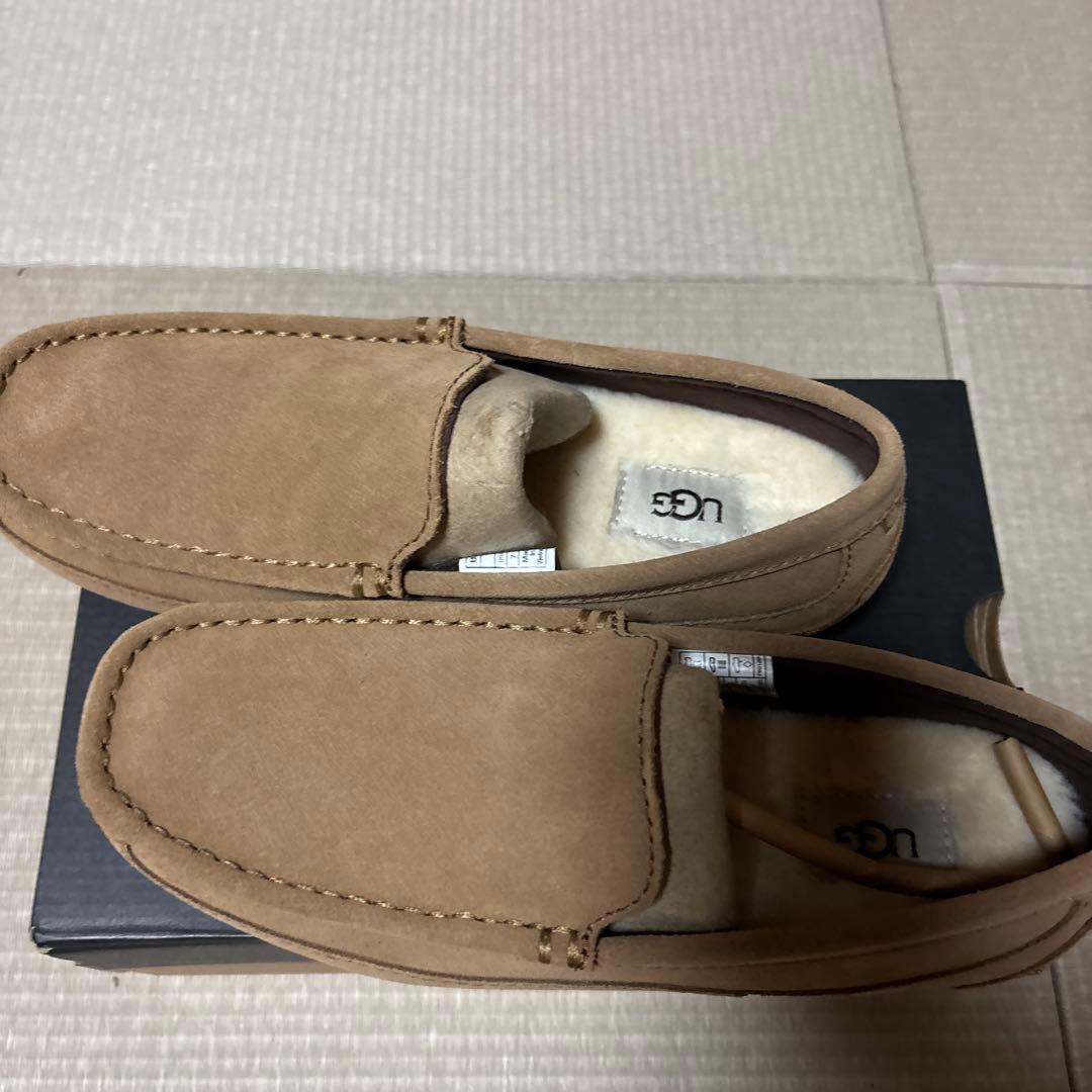 新品未使用UGG ベージュ スエード モカシン