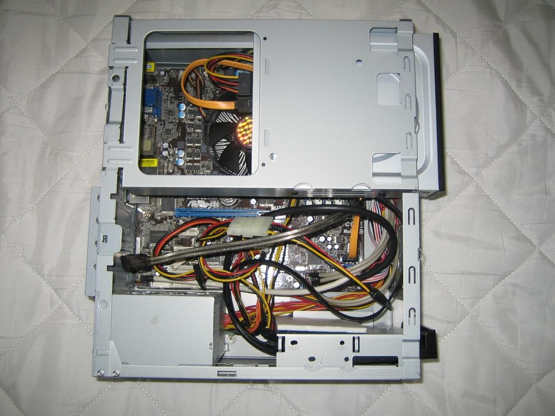 コンパクト、高性能な自作パソコン