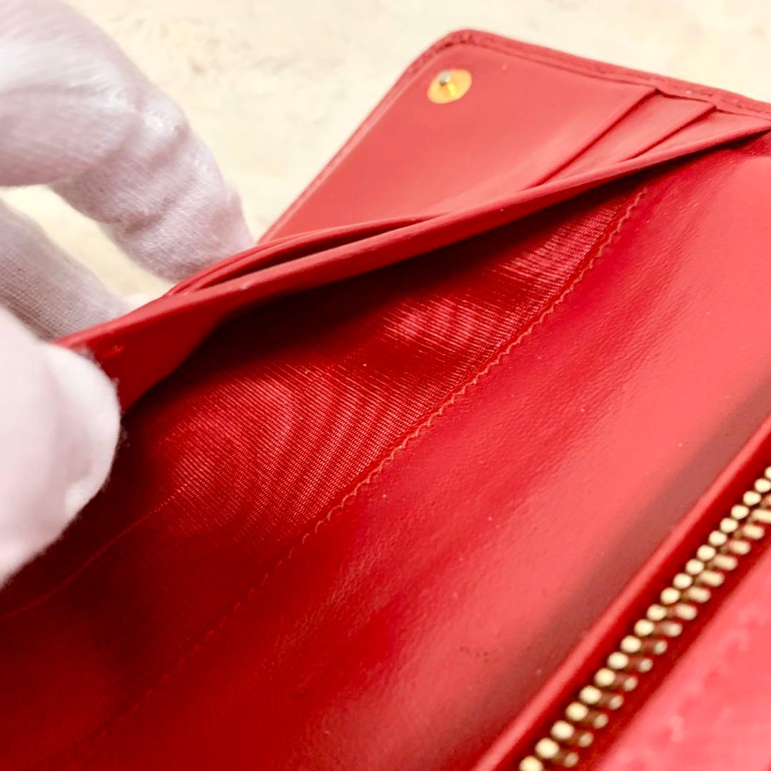 PRADA 長財布　サフィアーノ　二つ折り　長財布　赤　三角プレート