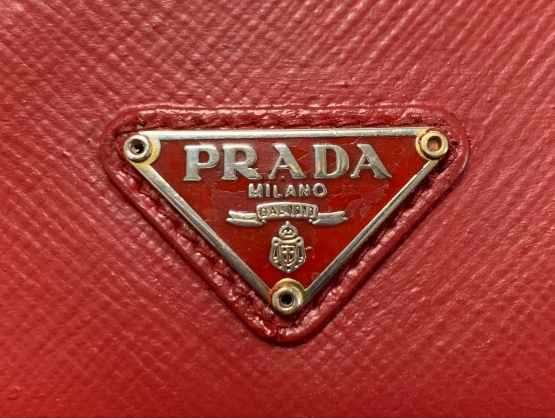 PRADA 長財布　サフィアーノ　二つ折り　長財布　赤　三角プレート