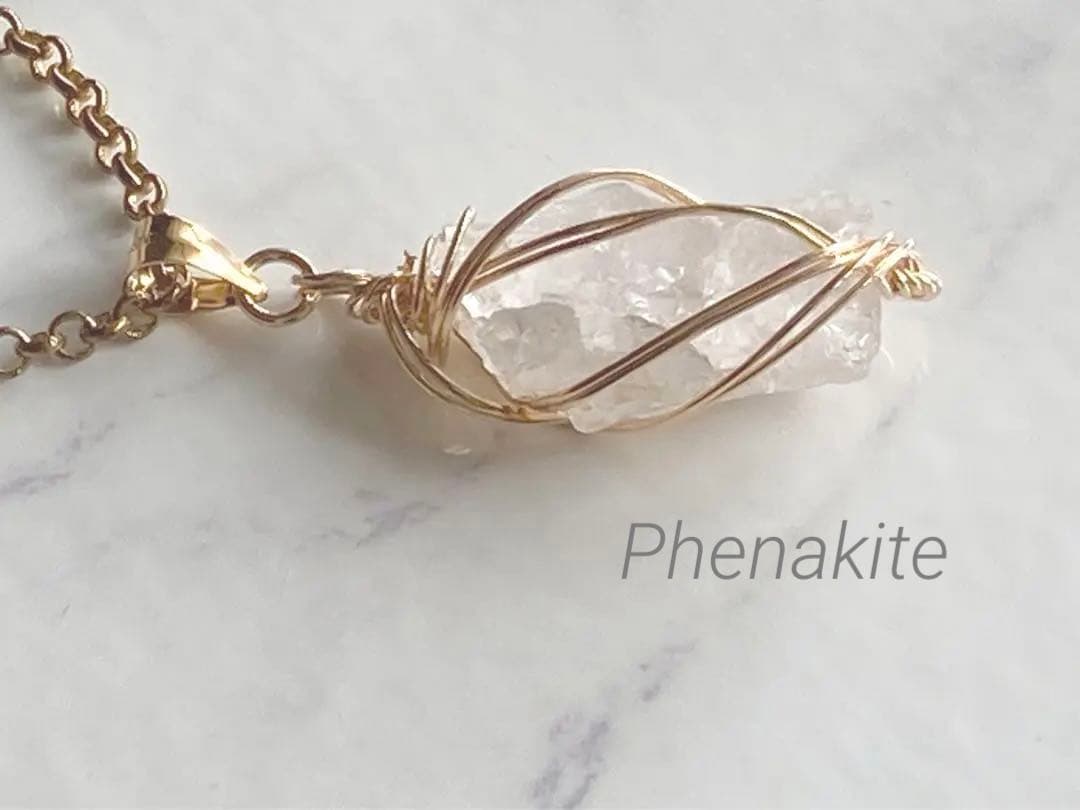 ロシア産　フェナカイト　原石　虹入り　14kgf ペンダントトップ