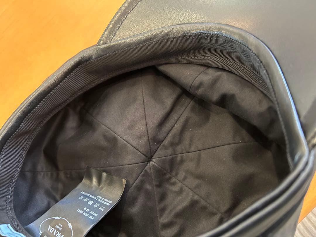 PRADA プラダ　レザーキャスケット