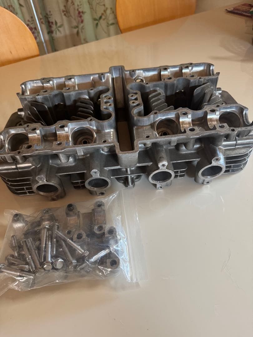 シリンダーヘッド　z1