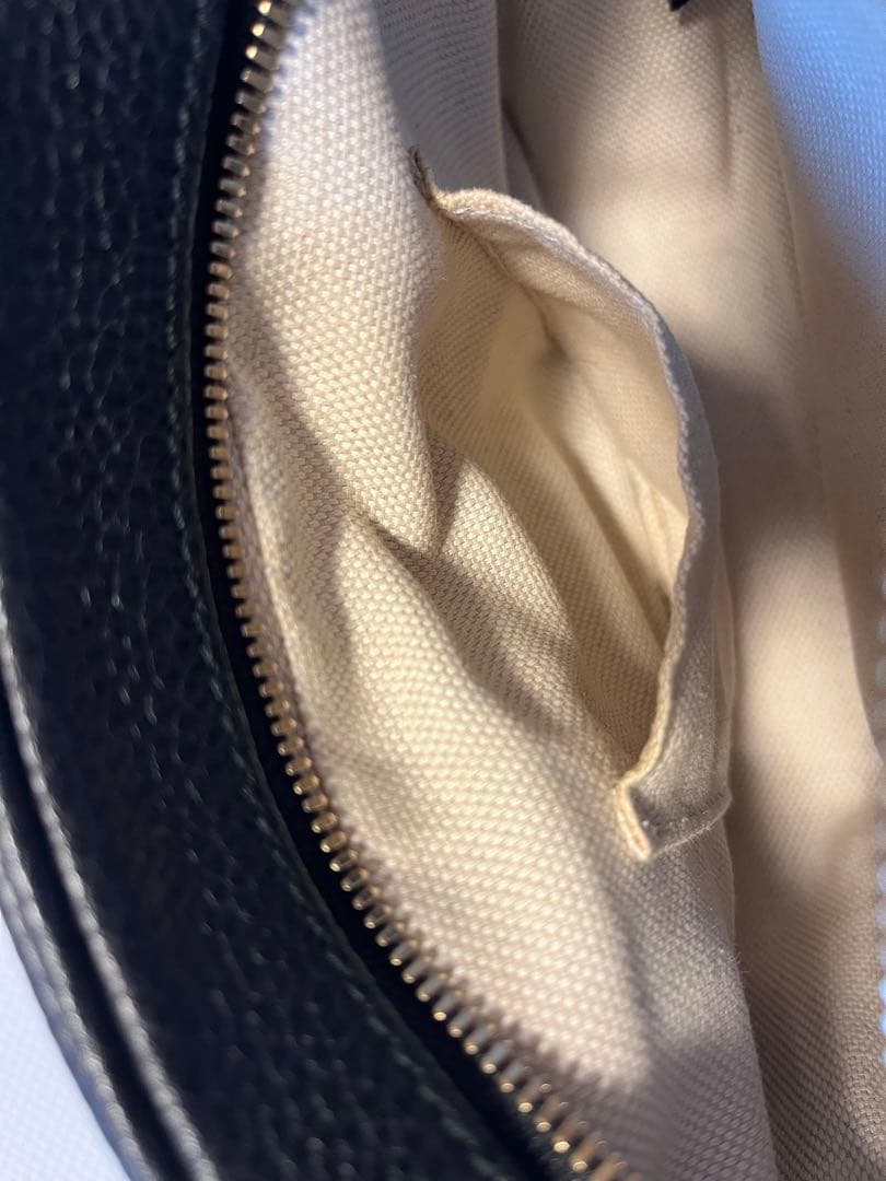 GUCCI ブラックレザー ショルダーバッグ