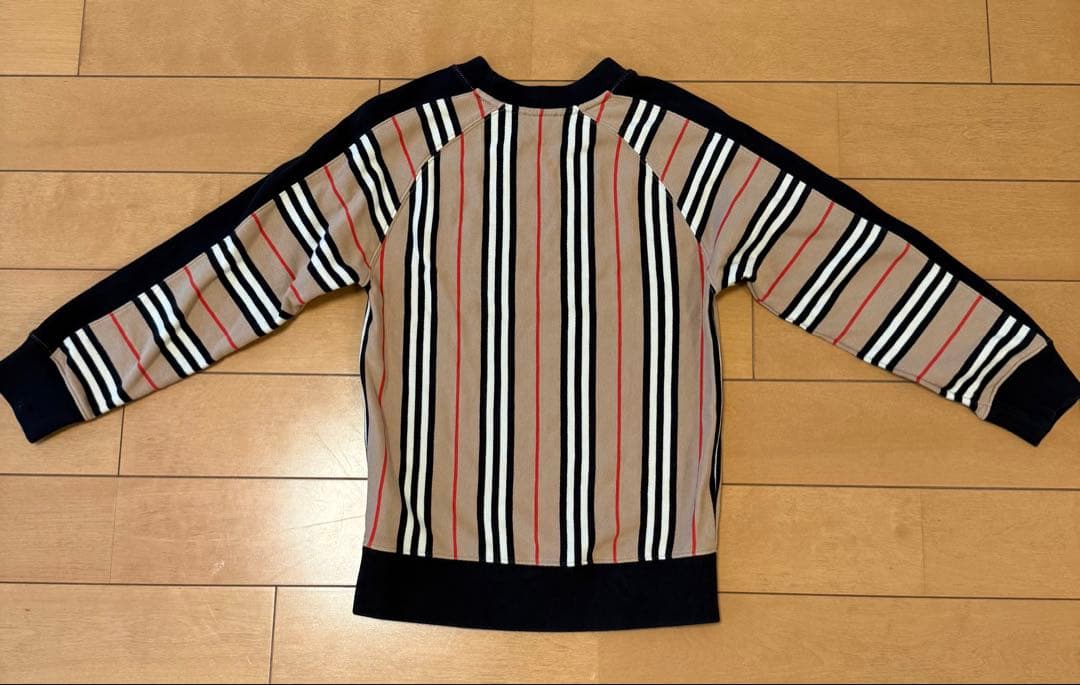 美品　BURBERRY ストライプ長袖トレーナー 8Y
