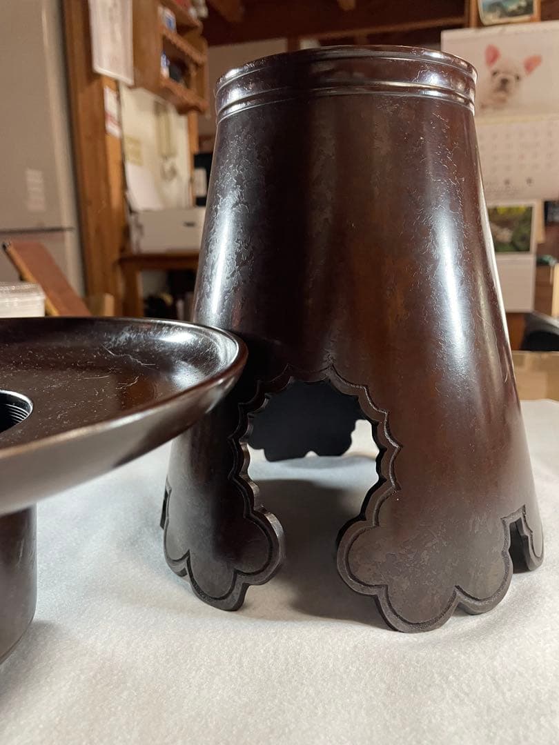 池坊　お玄猪　鉄製花器　黒赤焼色