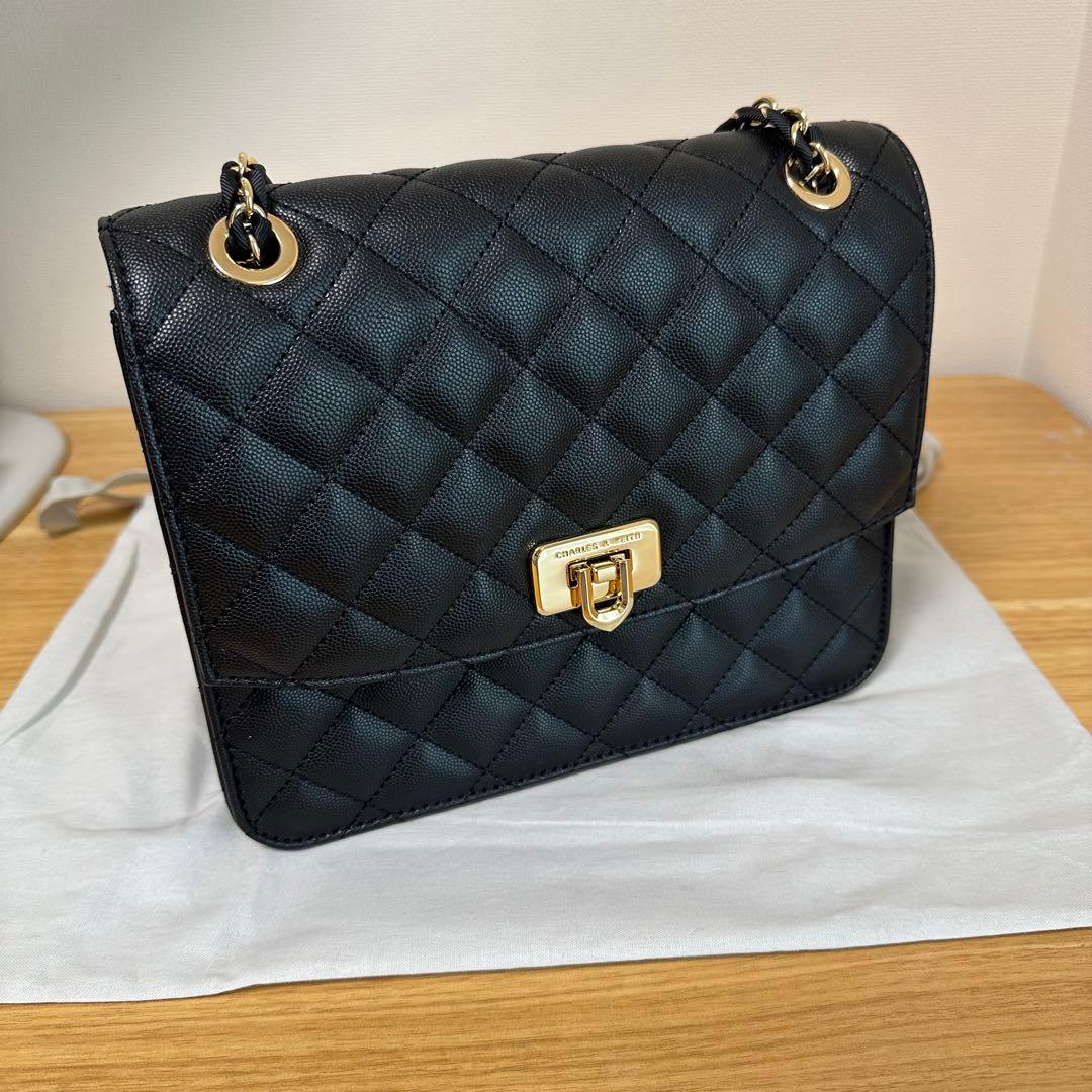 【一度使用】CHARLES & KEITH キルティングチェーンショルダーバッグ