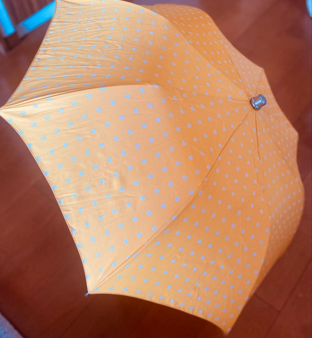 水玉模様の折りたたみ傘