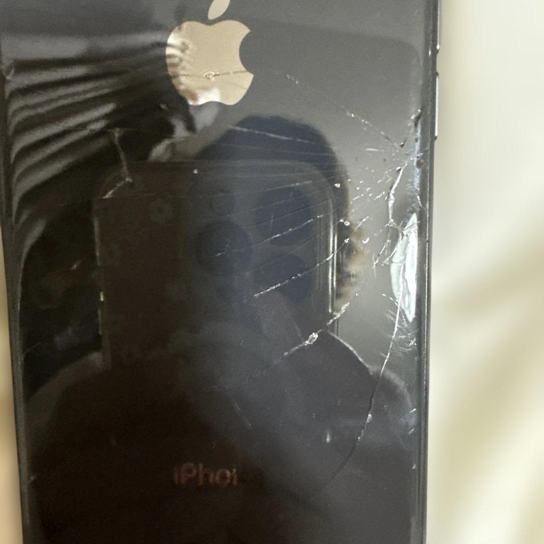 Apple iPhone 8 ブラック 本体