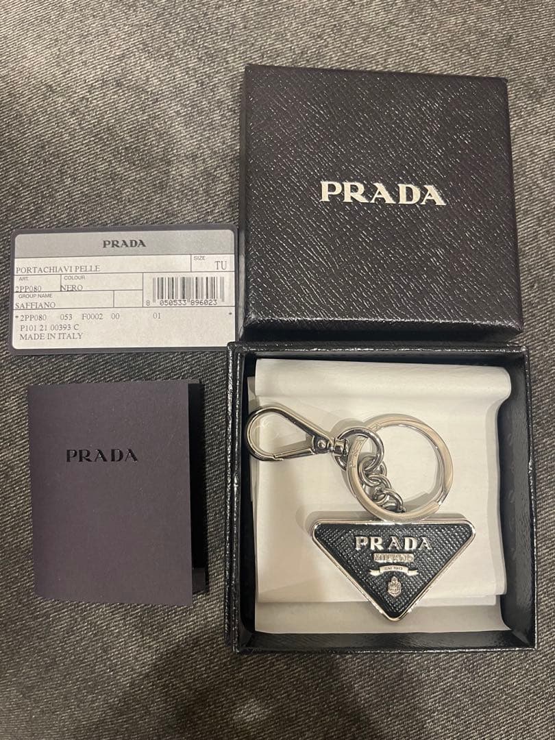 PRADA サフィアーノ キーリング トライアングル