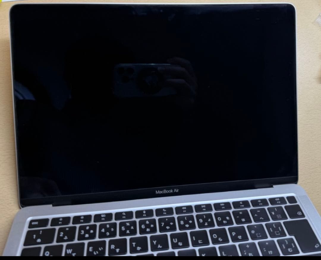 Apple MacBook Air(M1チップ)　13インチ　256GB