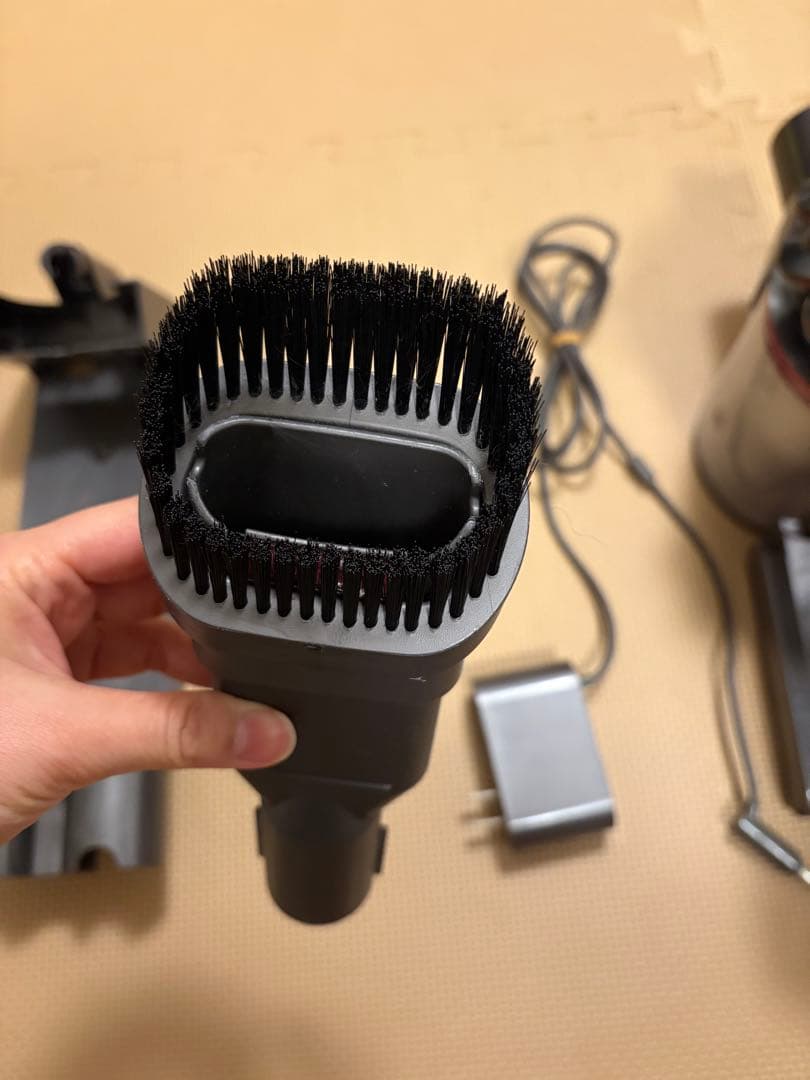 ダイソン　Dyson SV10 コードレスクリーナー　掃除機