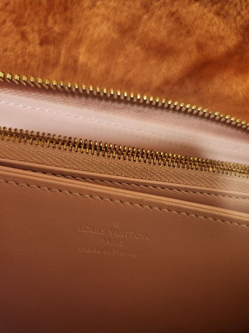 Louis Vuitton ヴェルニ　ジッピーウォレットピンク 長財布