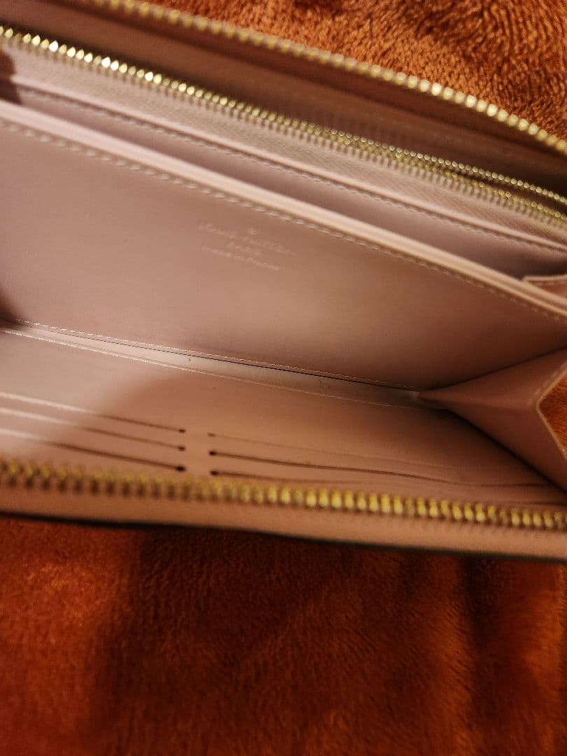 Louis Vuitton ヴェルニ　ジッピーウォレットピンク 長財布