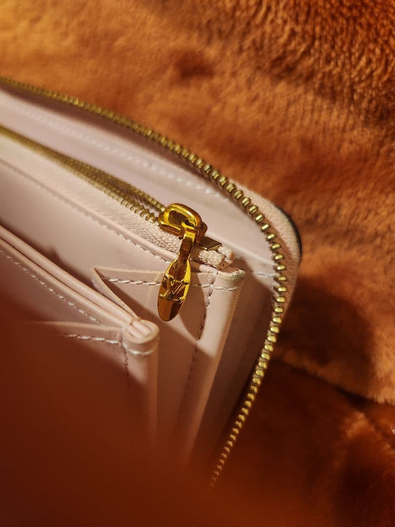 Louis Vuitton ヴェルニ　ジッピーウォレットピンク 長財布