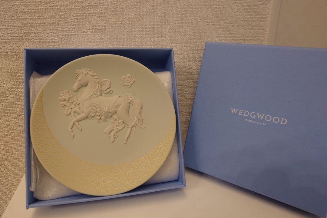  馬と花のレリーフプレート