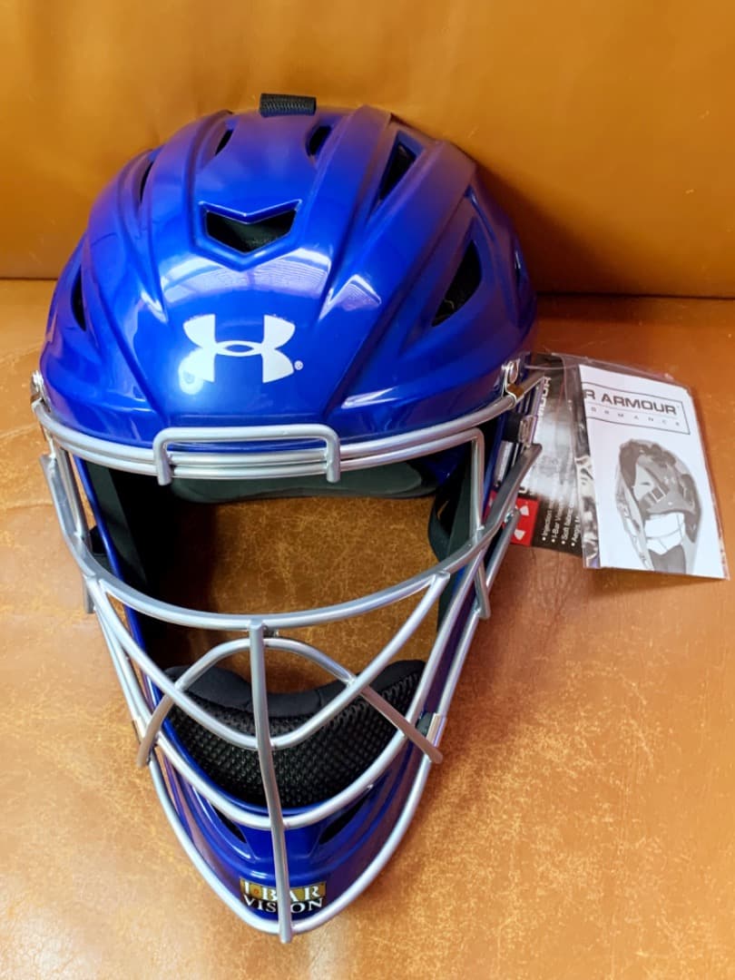 新品2025年★アメリカ国内限定☆アンダーアーマー☆キャッチャーヘルメット☆青