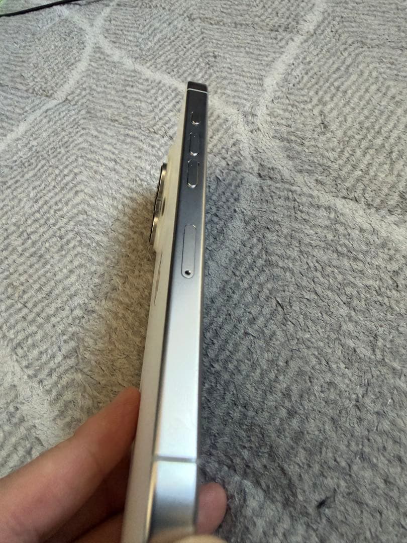 【美品】iPhone 16 Pro 258GB 本体　ホワイトチタニウム