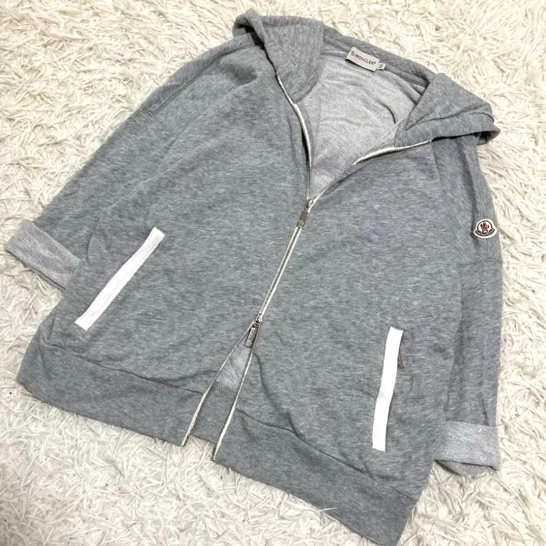 14718✨モンクレール ロゴワッペン フード付きジップパーカー グレー XS