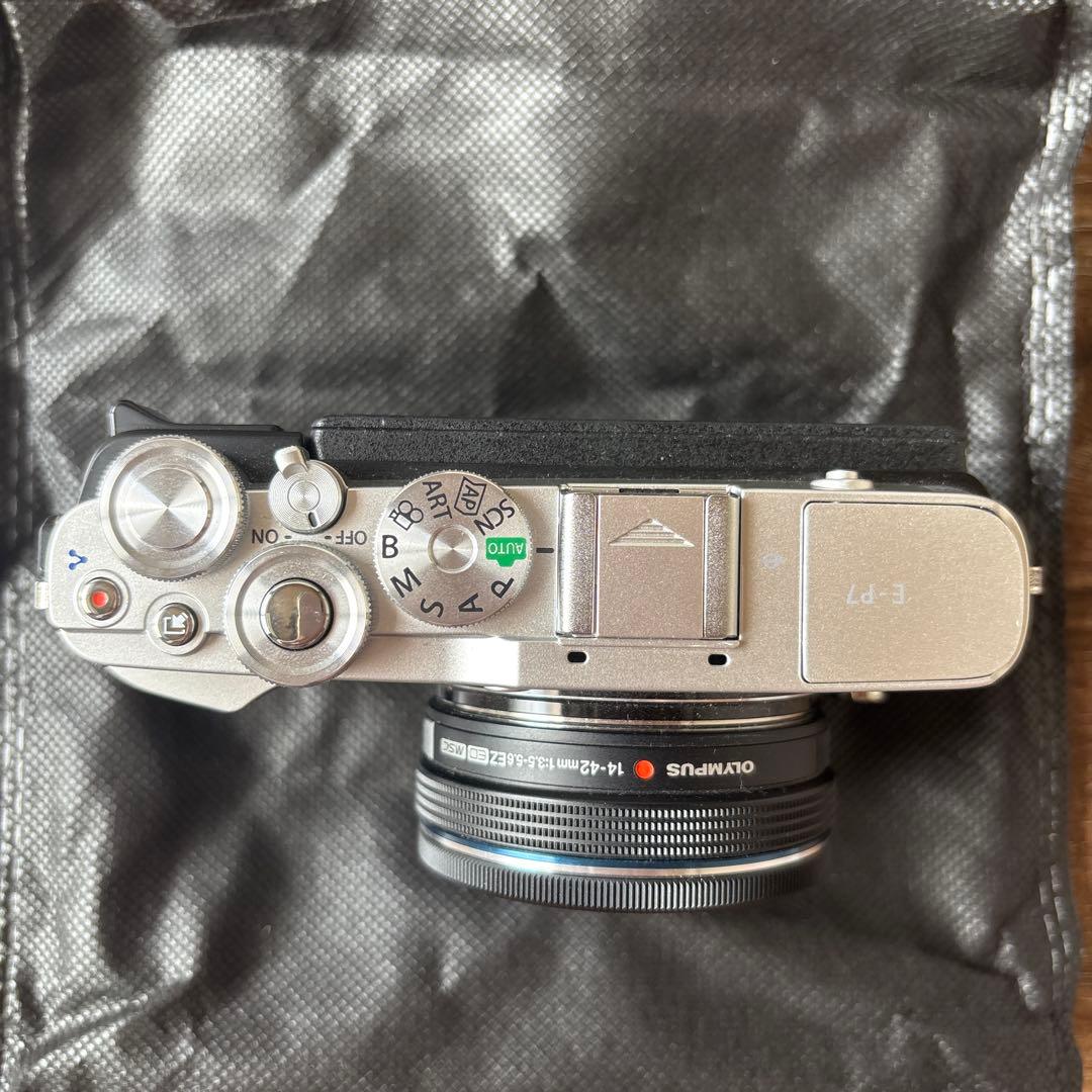 オリンパス PEN E-P7・14-42mm ミラーレス一眼カメラ シルバー