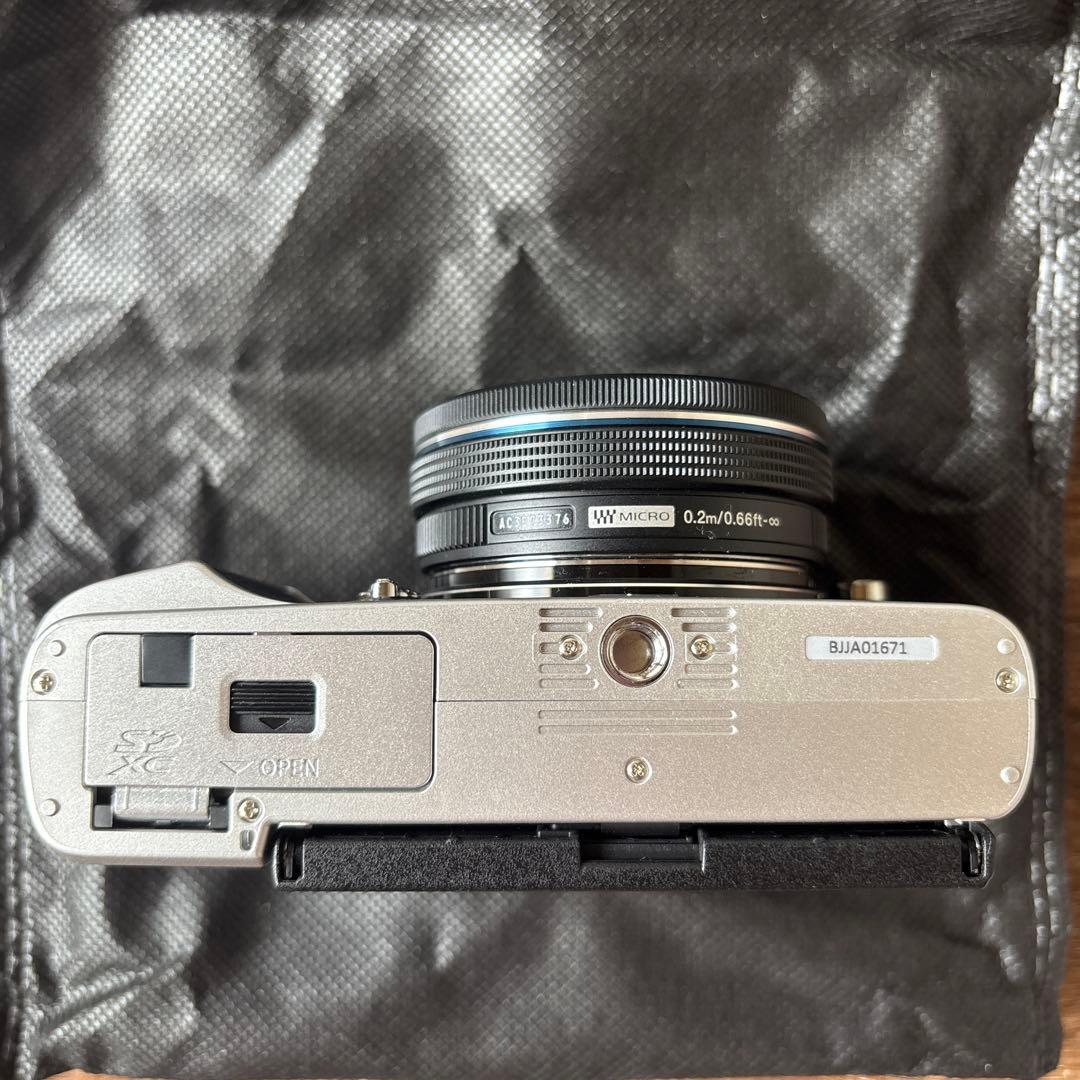 オリンパス PEN E-P7・14-42mm ミラーレス一眼カメラ シルバー