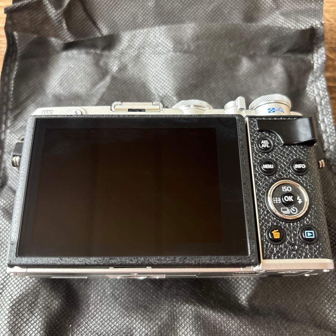 オリンパス PEN E-P7・14-42mm ミラーレス一眼カメラ シルバー